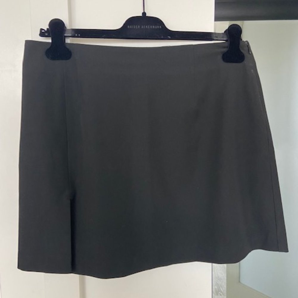 NWOT DJERF AVENUE Must Have Mini Skirt Black - L